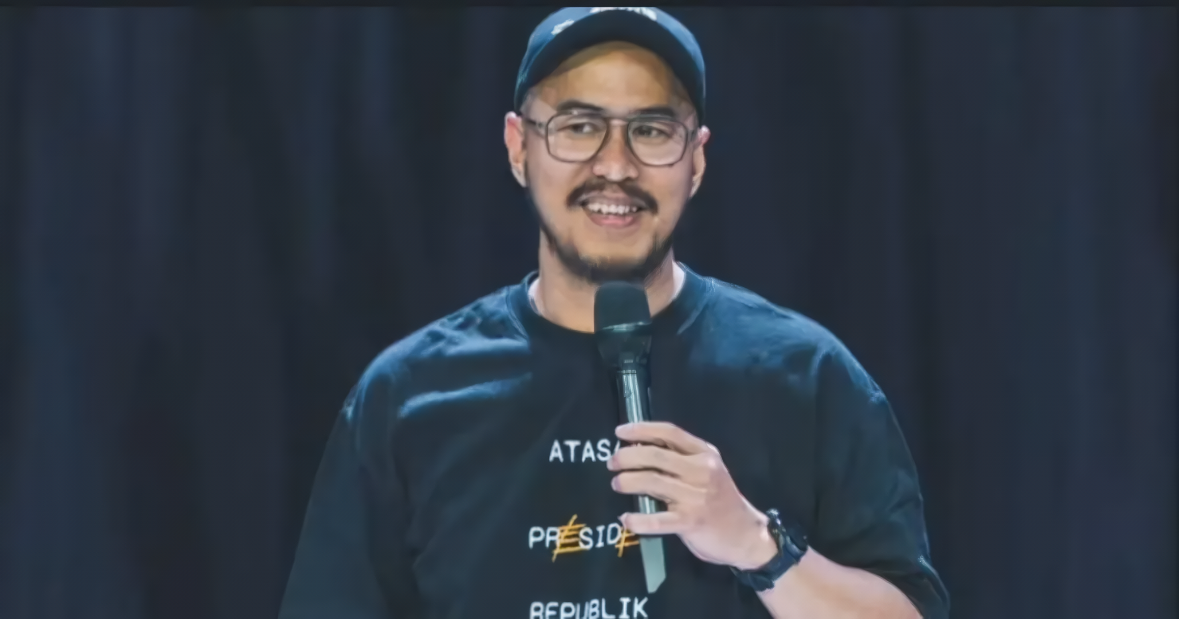 Materi Stand-Up Pandji Pragiwaksono Berujung Denda Miliaran? Mengupas Eksistensi Hukum Adat dalam Sistem Hukum di Indonesia