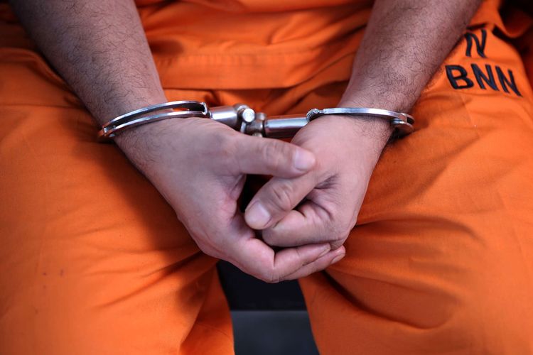 Antara Rehabilitasi dan Penjara: Dilema Penegakan Hukum bagi Pemakai Narkoba